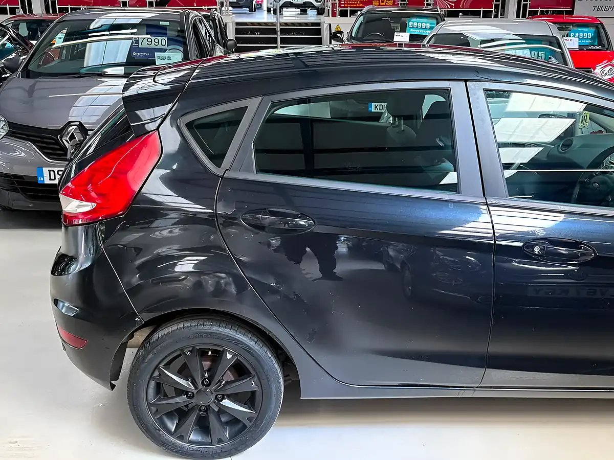 Used 2010 Ford Fiesta Edge Black - Interior and Exterior details 8