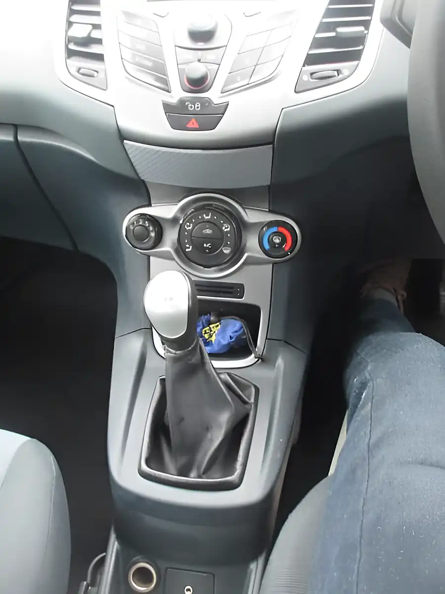 Used 2010 Ford Fiesta Edge Blue - Interior and Exterior details 10
