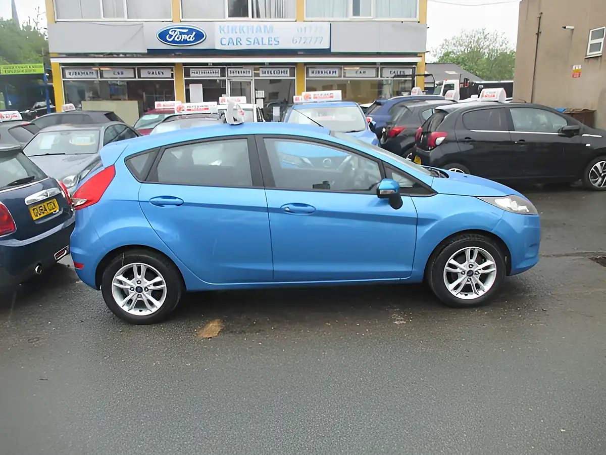 Used 2010 Ford Fiesta Edge Blue - Interior and Exterior details 5