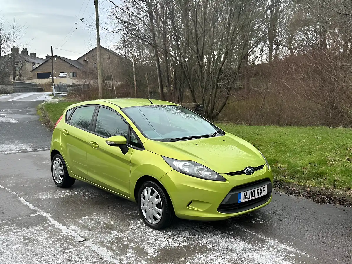 Used 2010 Ford Fiesta Edge Green - Front View