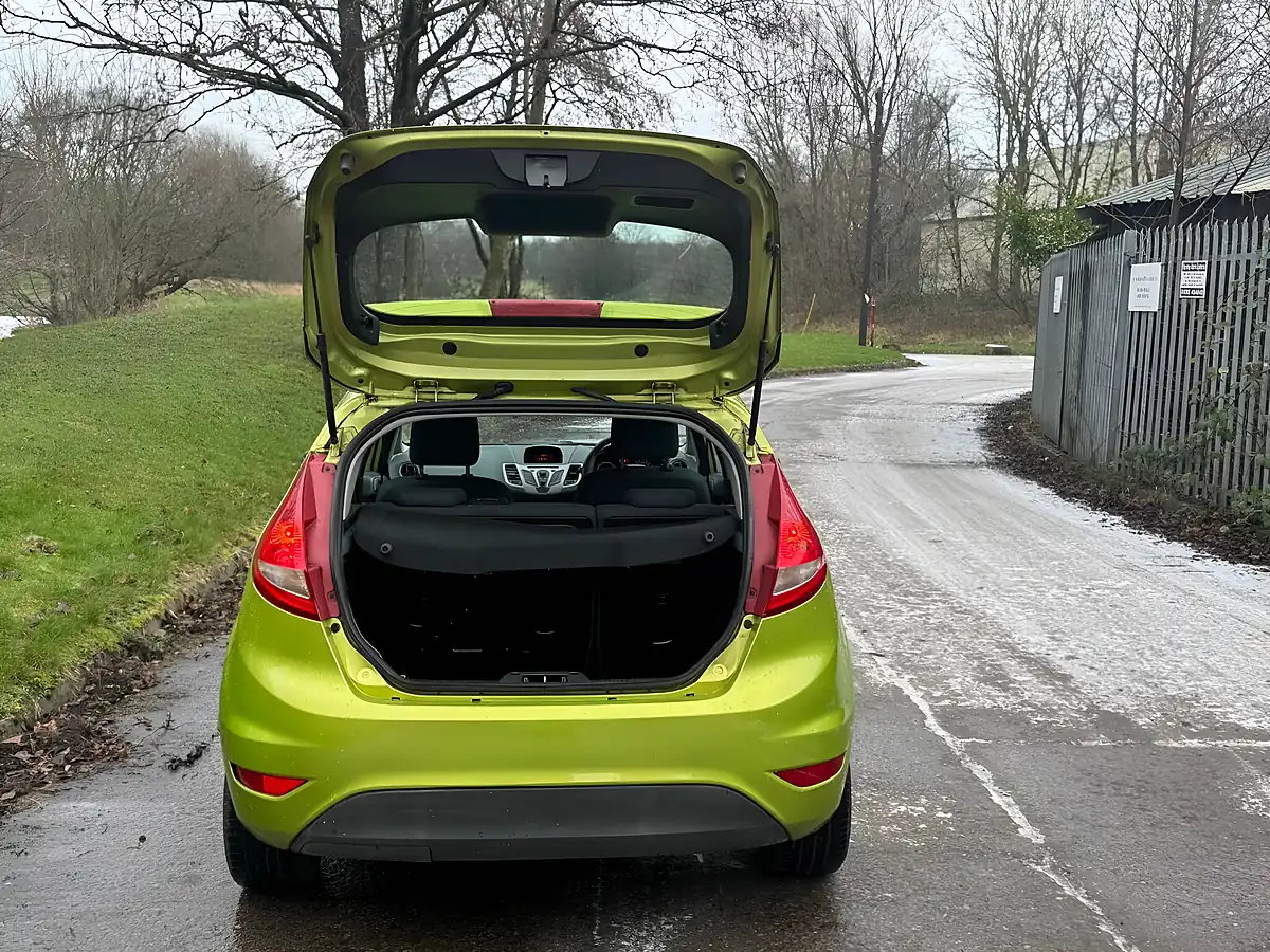 Used 2010 Ford Fiesta Edge Green - Interior and Exterior details 12