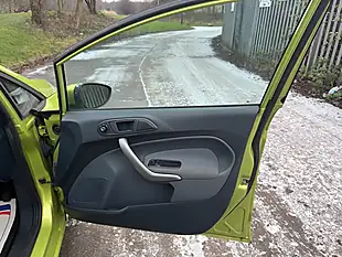 Used 2010 Ford Fiesta Edge Green - Interior and Exterior details 15