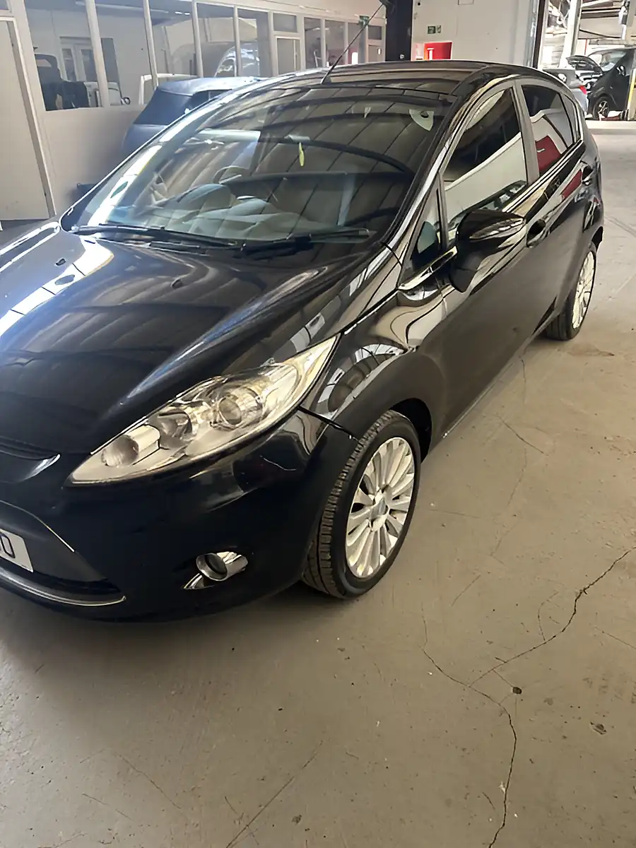 Used 2010 Ford Fiesta Titanium Black - Interior and Exterior details 11