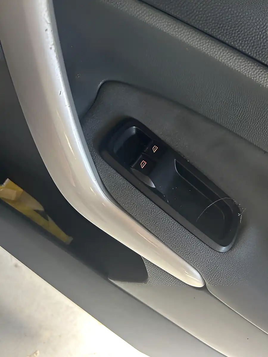 Used 2010 Ford Fiesta Titanium Black - Interior and Exterior details 7