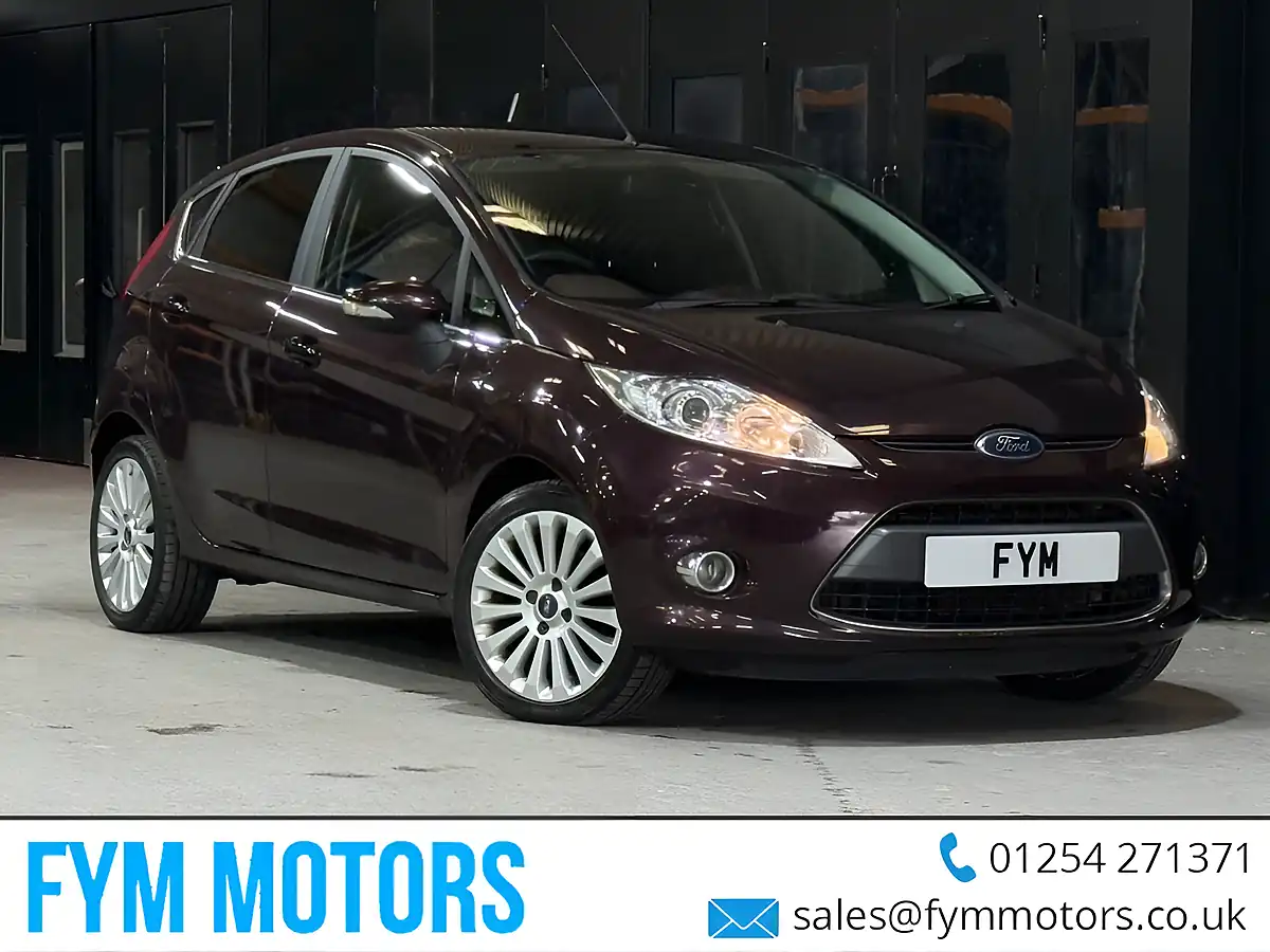 Used 2010 Ford Fiesta Titanium Red - Front View