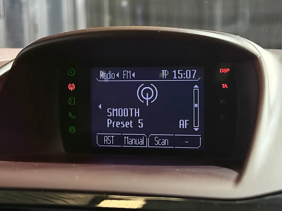 Used 2010 Ford Fiesta Titanium Red - Interior and Exterior details 10