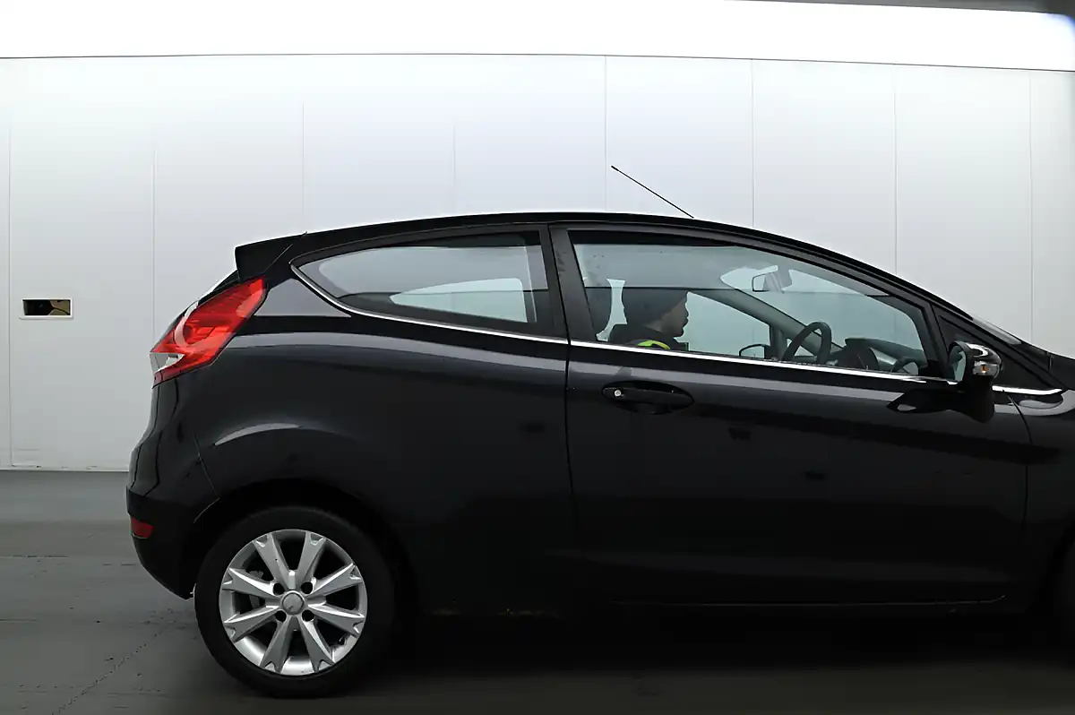Used 2010 Ford Fiesta Zetec Black - Interior and Exterior details 11