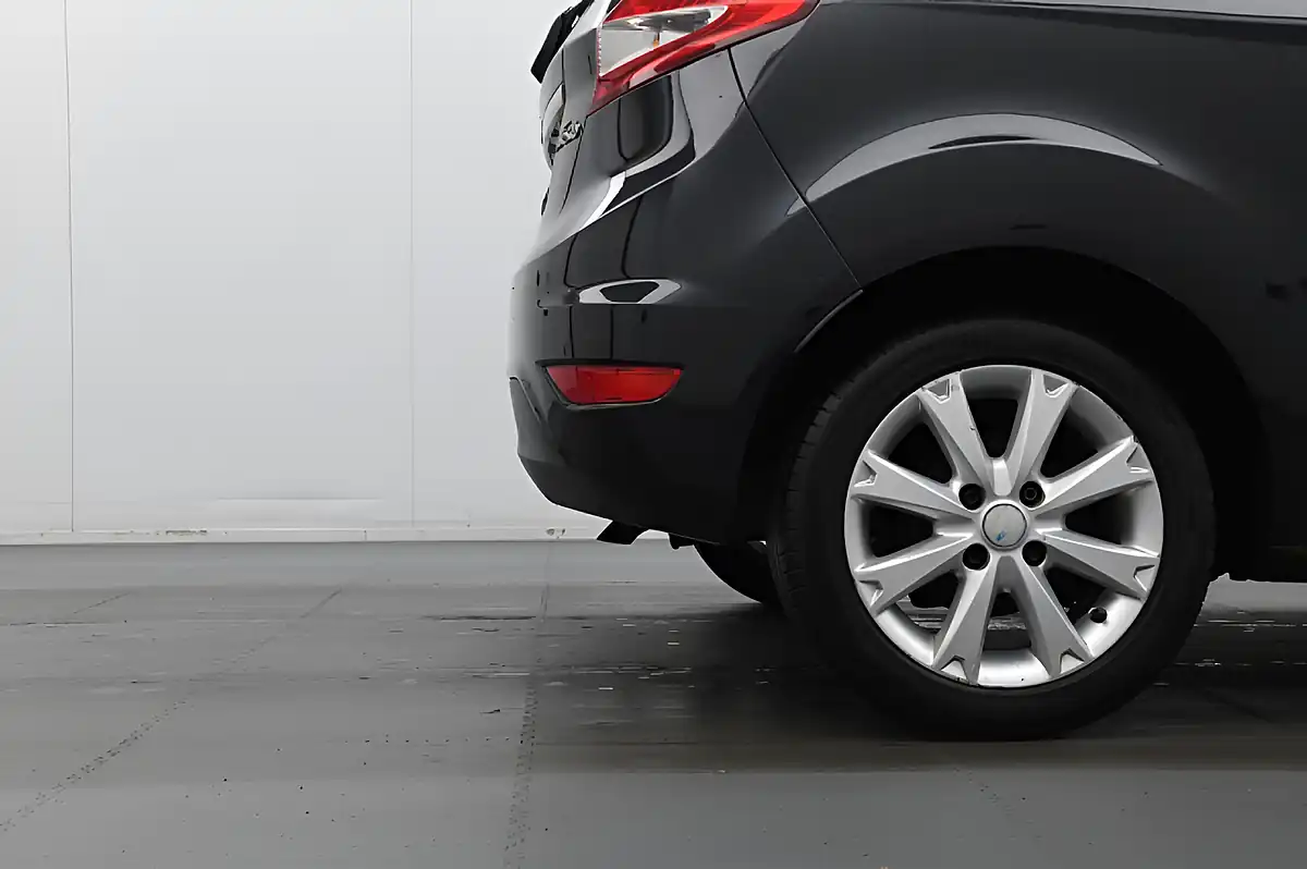 Used 2010 Ford Fiesta Zetec Black - Interior and Exterior details 15