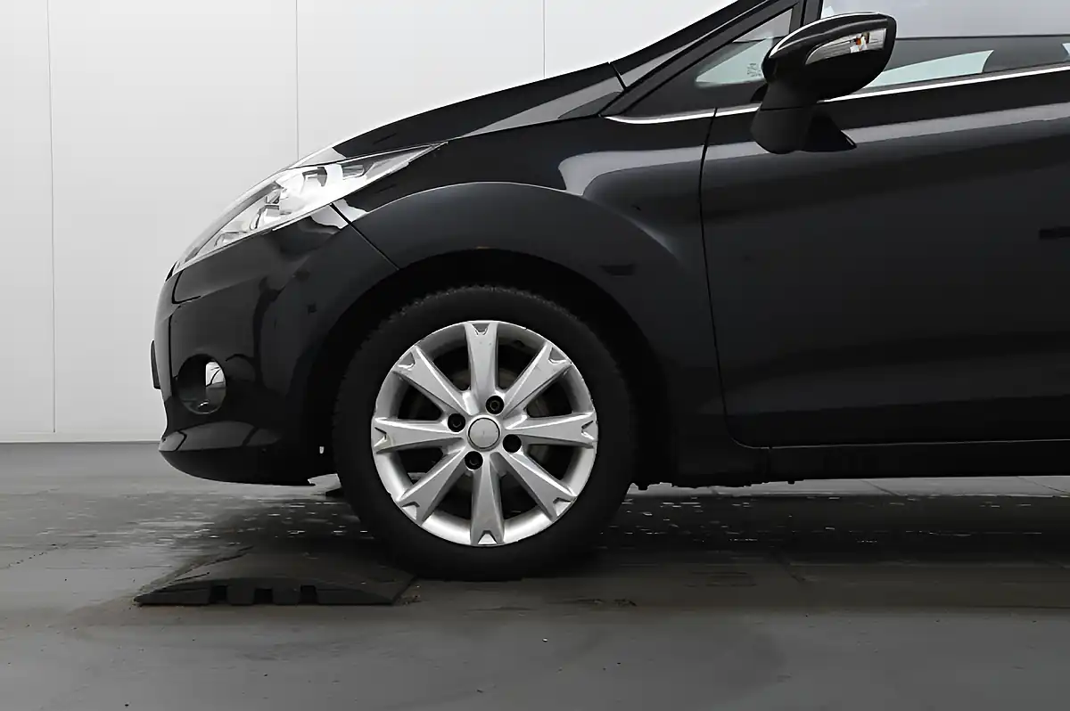 Used 2010 Ford Fiesta Zetec Black - Interior and Exterior details 8