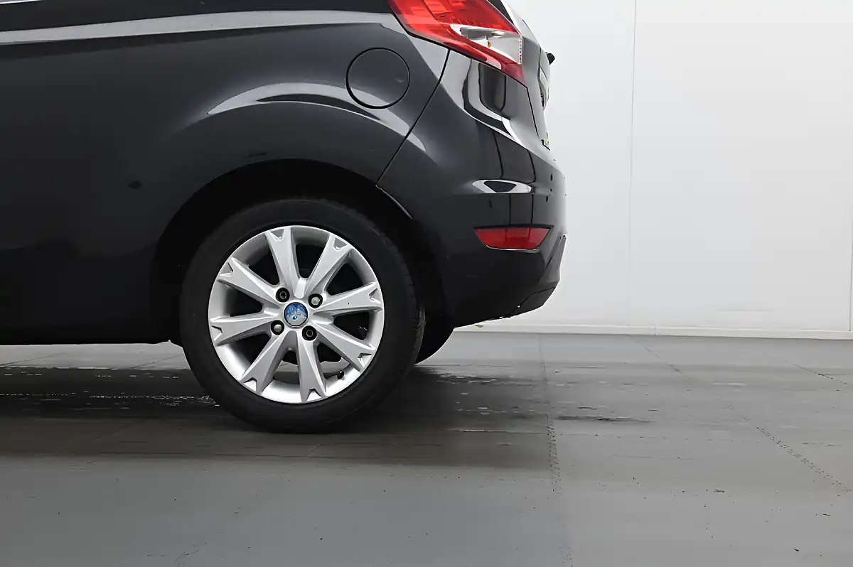 Used 2010 Ford Fiesta Zetec Black - Interior and Exterior details 9