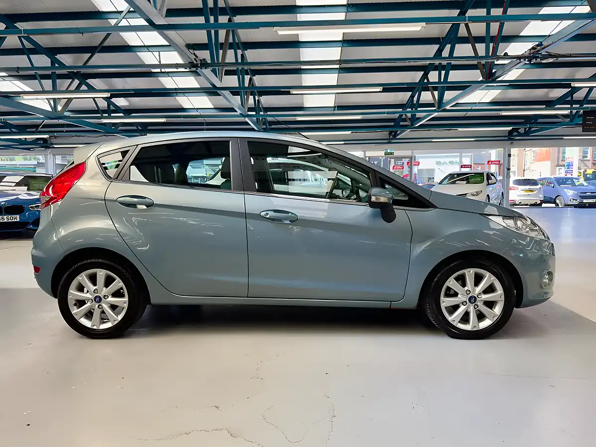Used 2010 Ford Fiesta Zetec Blue - Interior and Exterior details 11