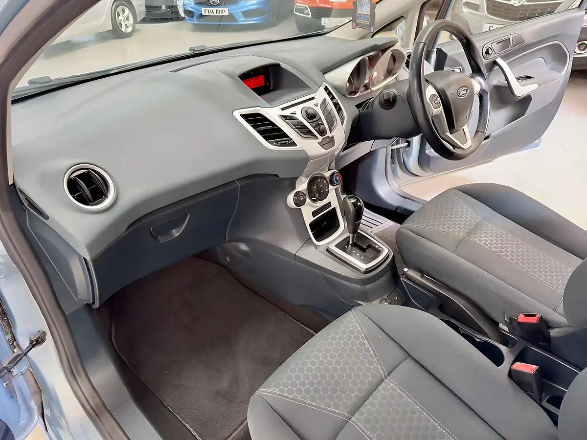 Used 2010 Ford Fiesta Zetec Blue - Interior and Exterior details 15