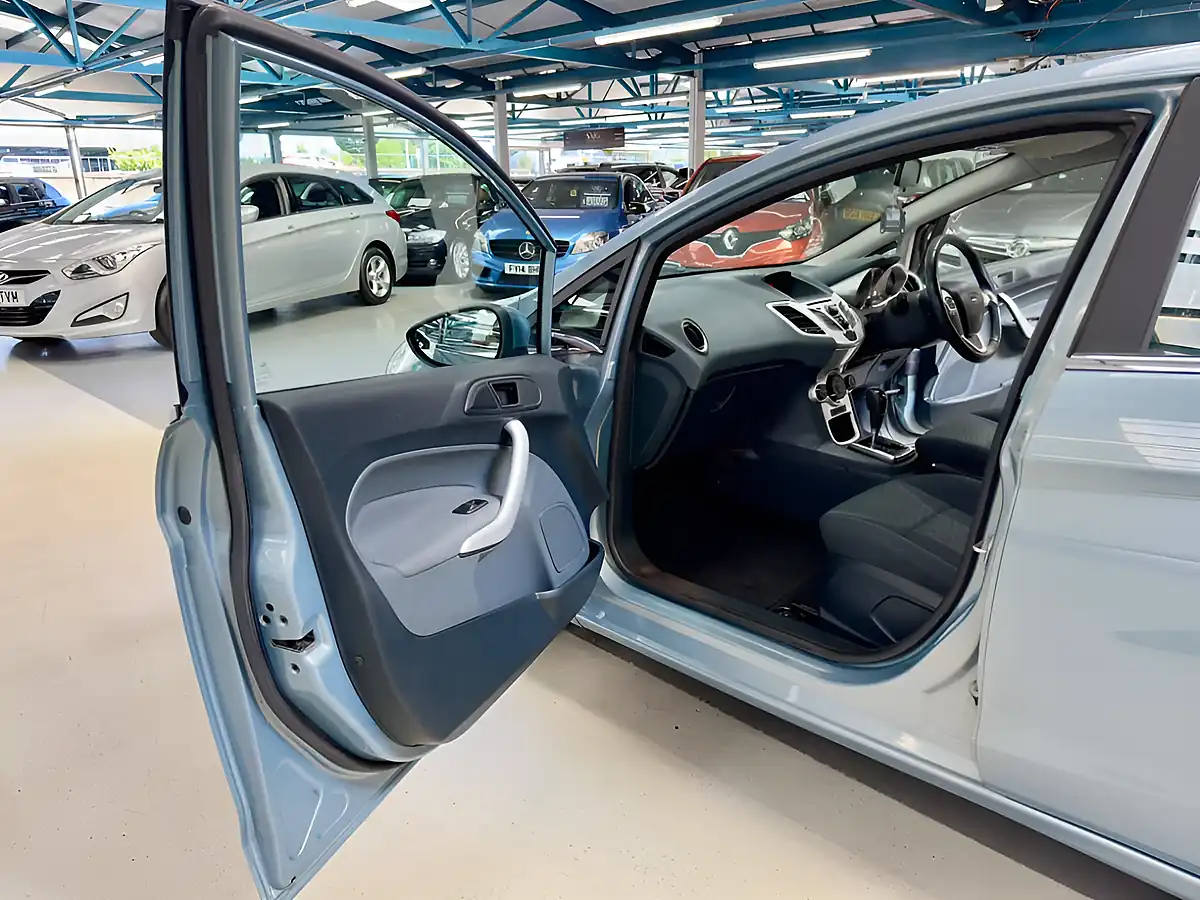 Used 2010 Ford Fiesta Zetec Blue - Interior and Exterior details 16