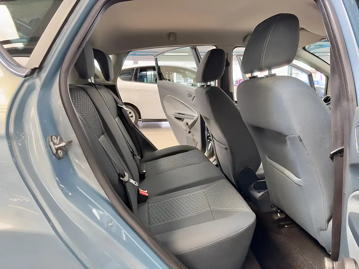 Used 2010 Ford Fiesta Zetec Blue - Interior and Exterior details 20