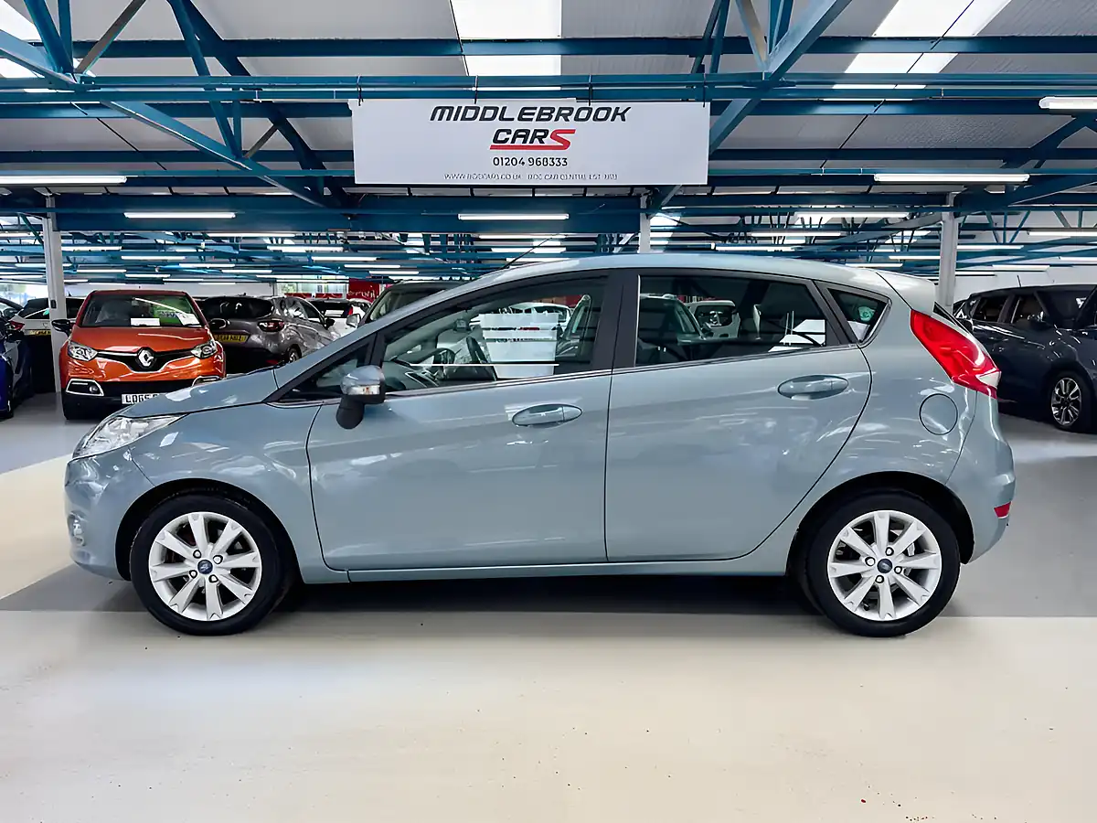 Used 2010 Ford Fiesta Zetec Blue - Interior and Exterior details 5