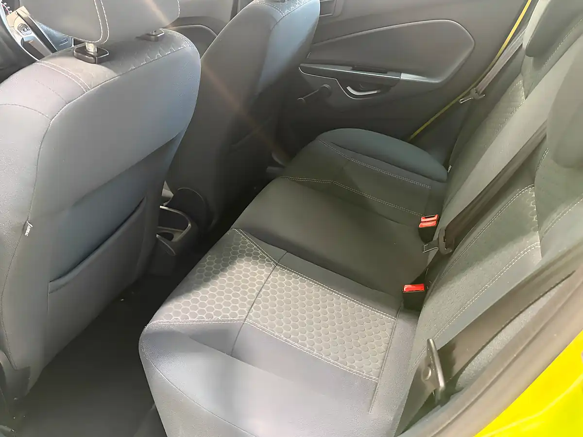 Used 2010 Ford Fiesta Zetec Green - Interior and Exterior details 11
