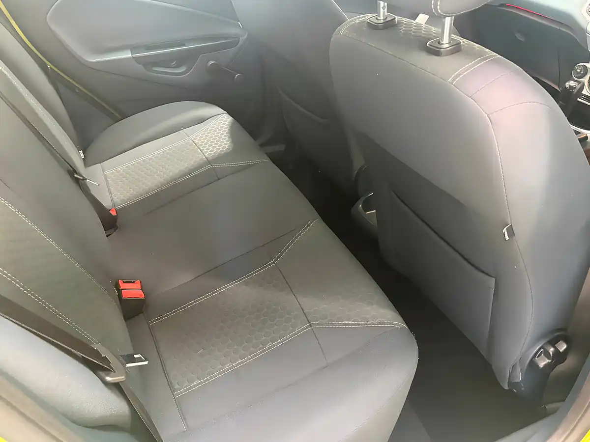 Used 2010 Ford Fiesta Zetec Green - Interior and Exterior details 14