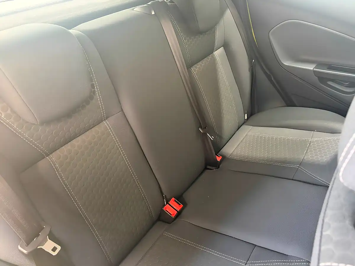 Used 2010 Ford Fiesta Zetec Green - Interior and Exterior details 15