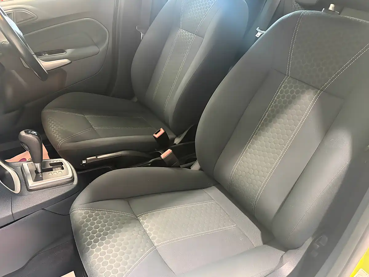 Used 2010 Ford Fiesta Zetec Green - Interior and Exterior details 17