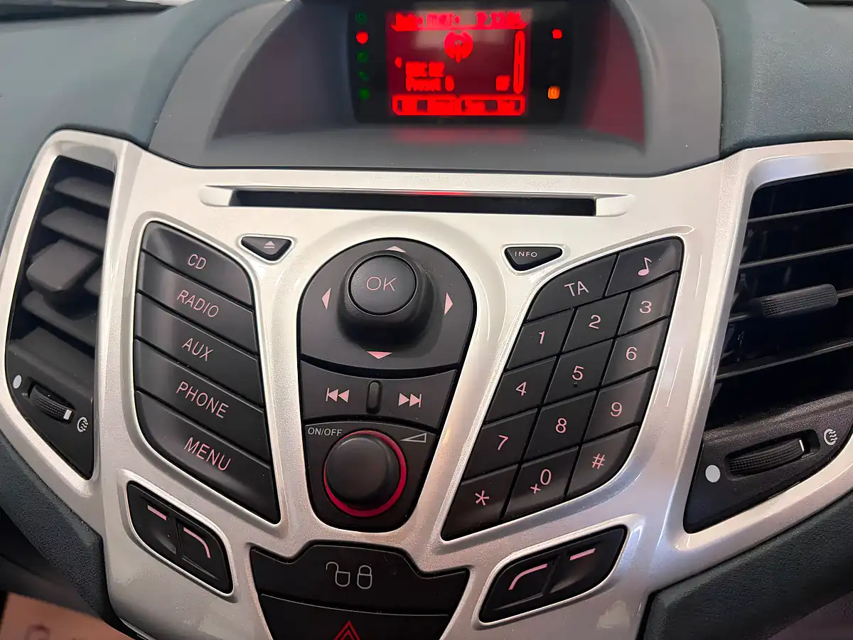 Used 2010 Ford Fiesta Zetec Green - Interior and Exterior details 19