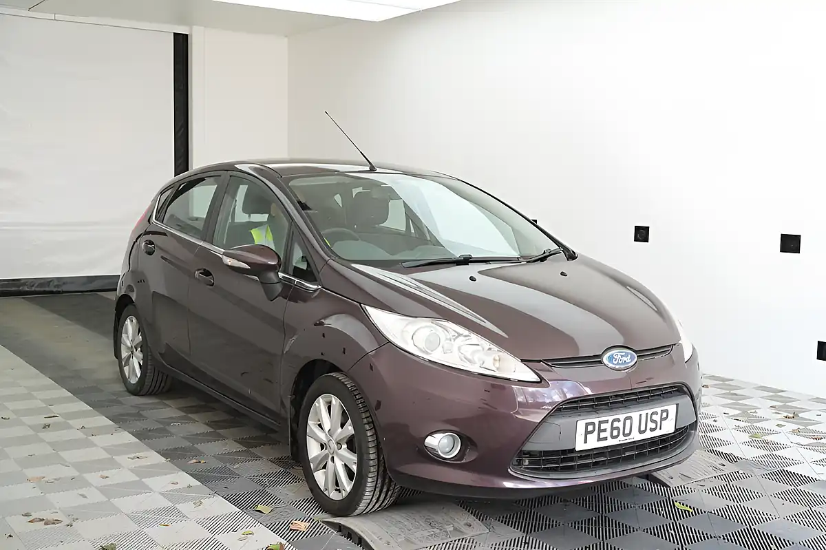 Used 2010 Ford Fiesta Zetec Red - Front View