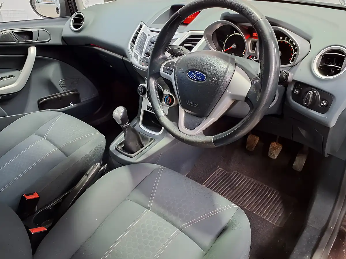 Used 2010 Ford Fiesta Zetec Red - Interior and Exterior details 5