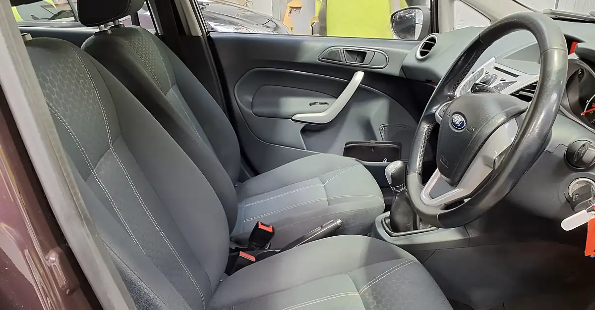 Used 2010 Ford Fiesta Zetec Red - Interior and Exterior details 6