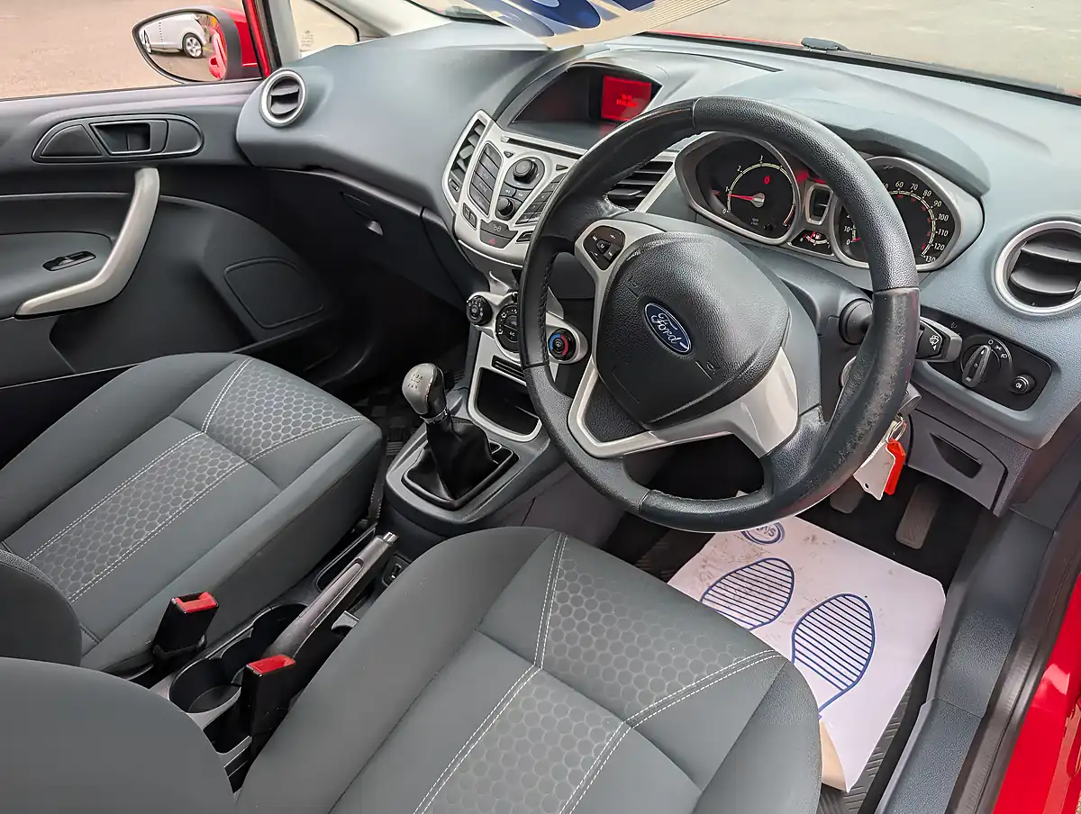Used 2010 Ford Fiesta Zetec Red - Interior and Exterior details 10