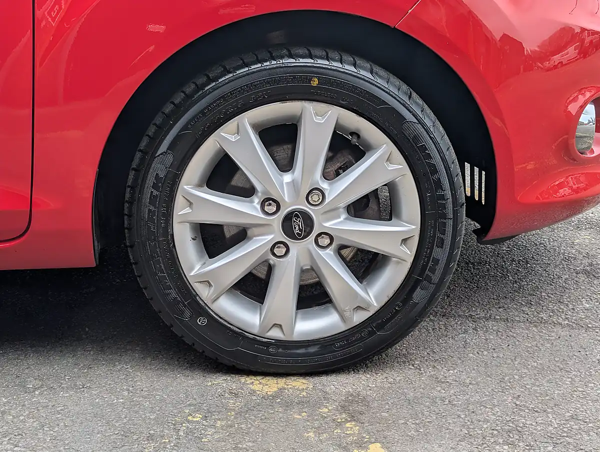 Used 2010 Ford Fiesta Zetec Red - Interior and Exterior details 7