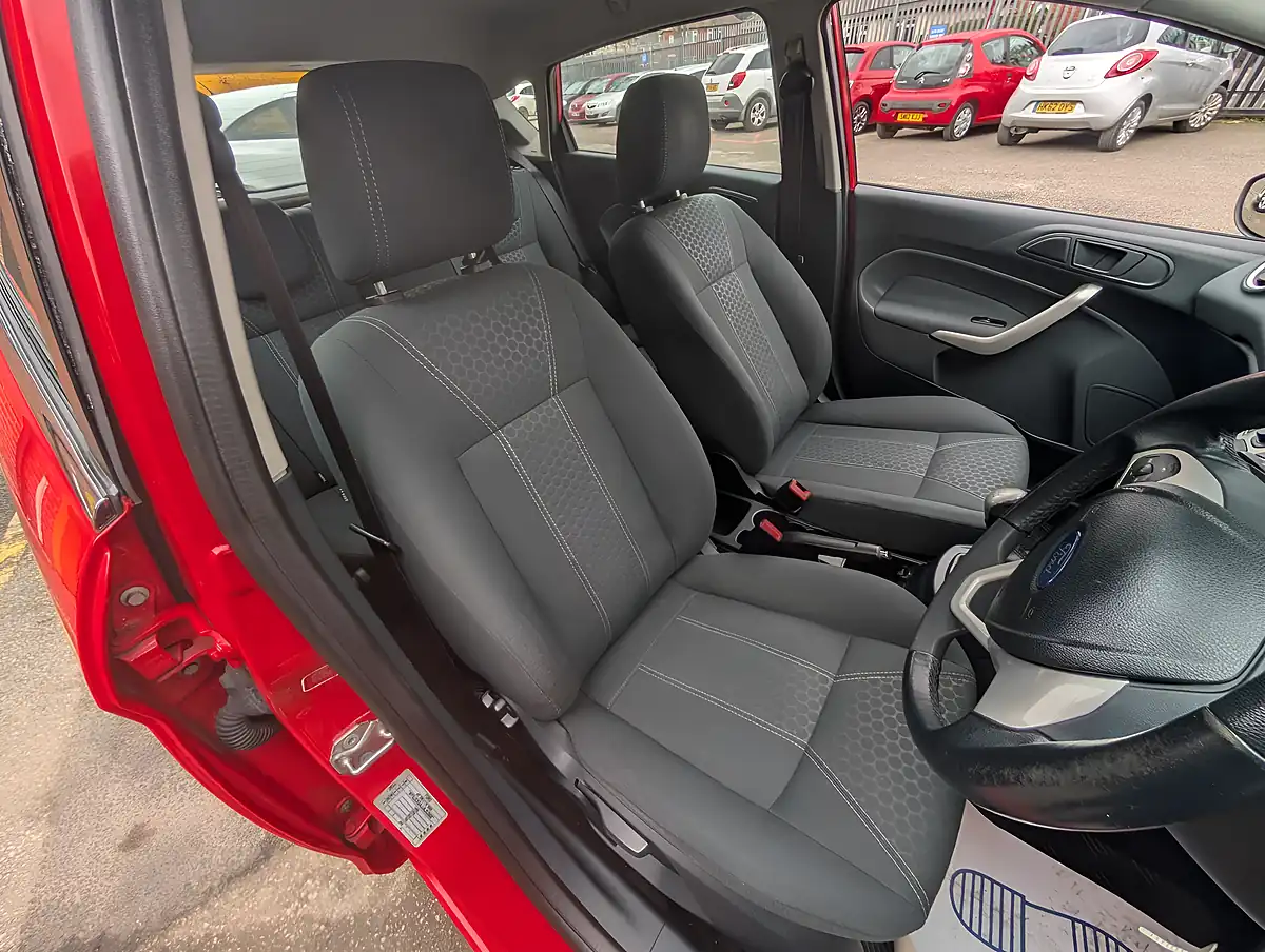 Used 2010 Ford Fiesta Zetec Red - Interior and Exterior details 9