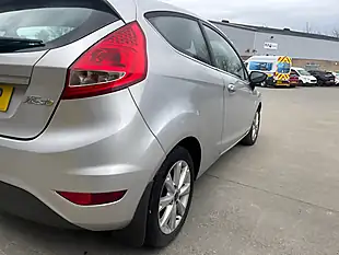 Used 2010 Ford Fiesta Zetec Silver - Interior and Exterior details 11