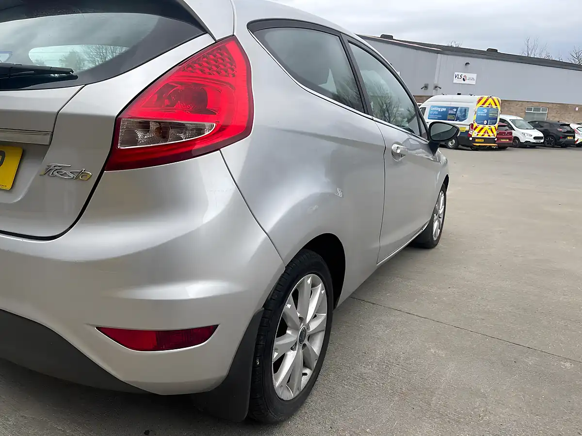 Used 2010 Ford Fiesta Zetec Silver - Interior and Exterior details 11