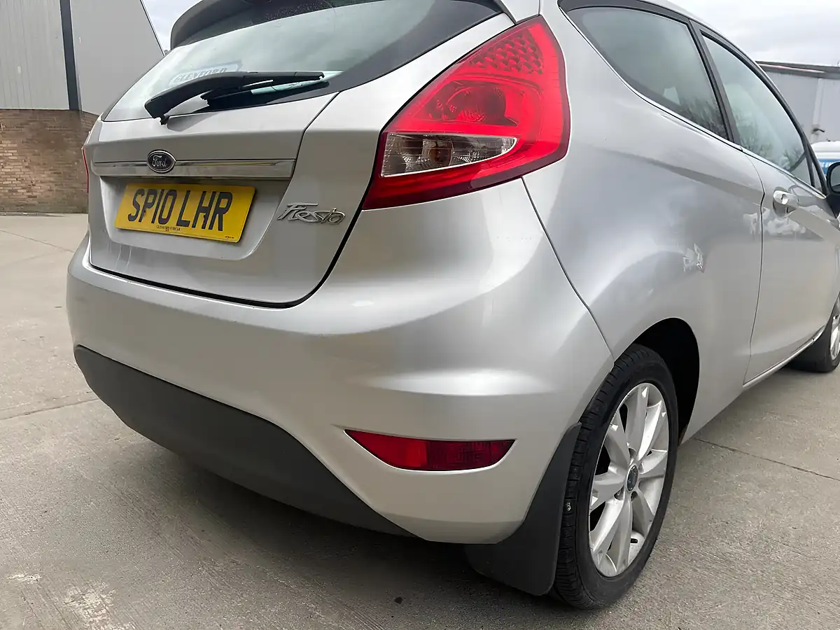 Used 2010 Ford Fiesta Zetec Silver - Interior and Exterior details 12