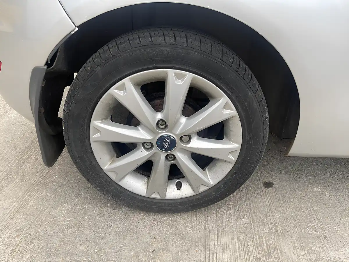 Used 2010 Ford Fiesta Zetec Silver - Interior and Exterior details 13
