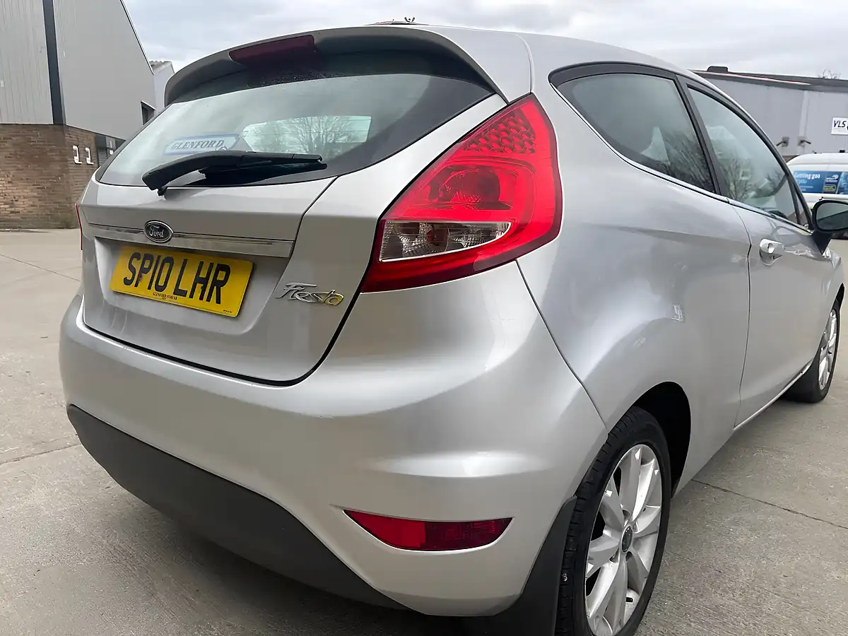 Used 2010 Ford Fiesta Zetec Silver - Interior and Exterior details 14