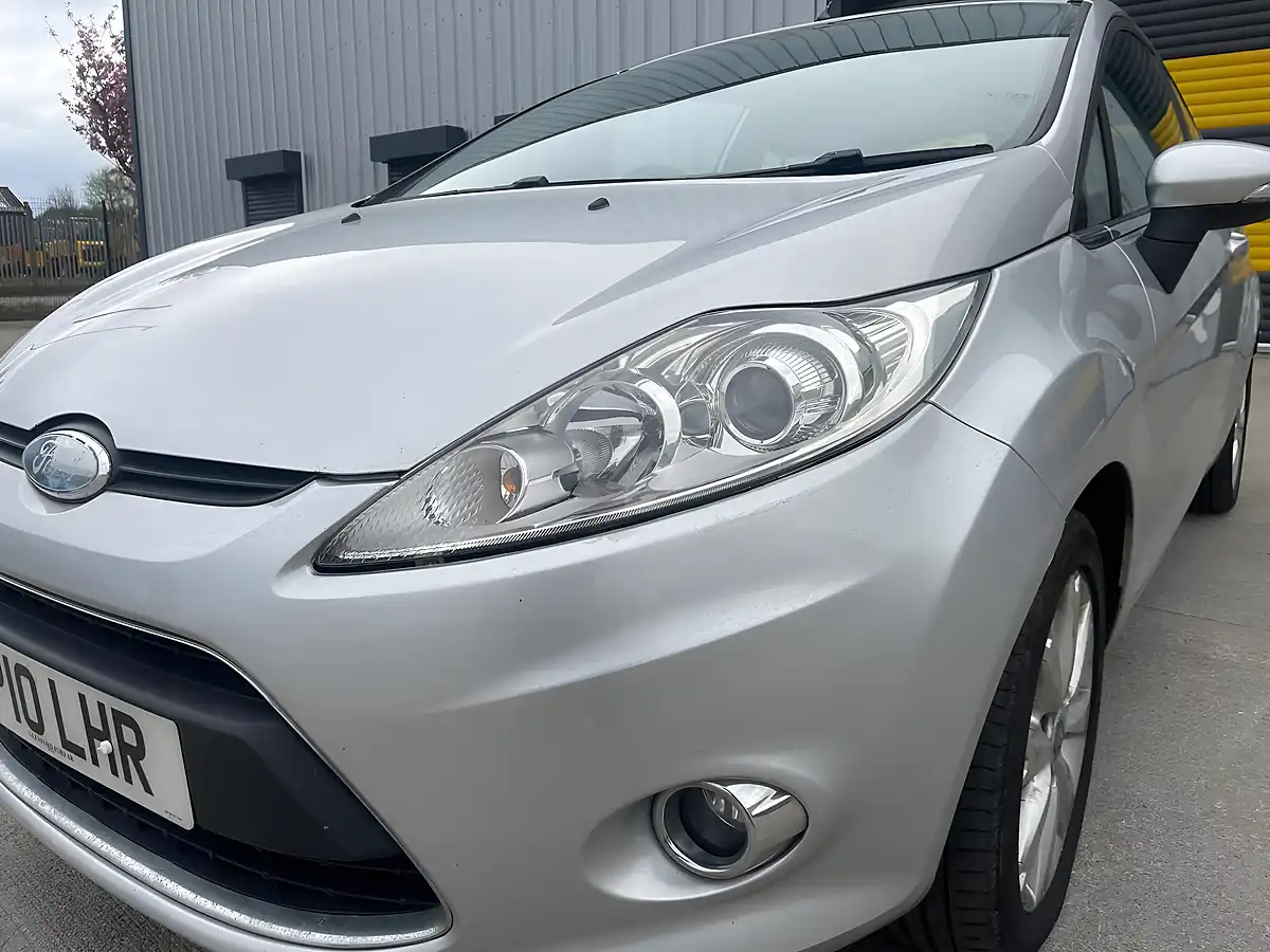 Used 2010 Ford Fiesta Zetec Silver - Interior and Exterior details 16
