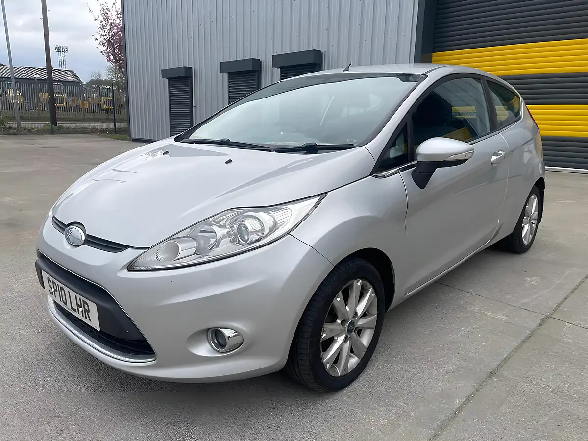 Used 2010 Ford Fiesta Zetec Silver - Interior and Exterior details 6