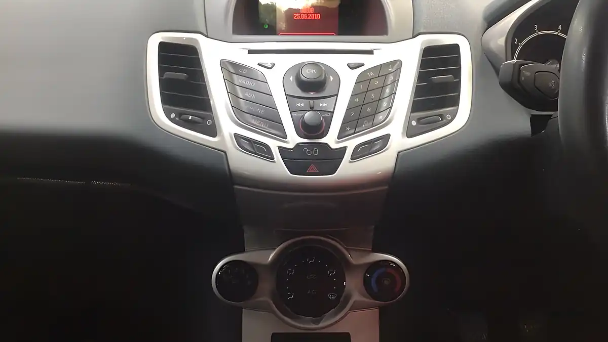 Used 2010 Ford Fiesta Zetec White - Interior and Exterior details 14