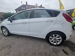 Used 2010 Ford Fiesta Zetec White - Interior and Exterior details 8