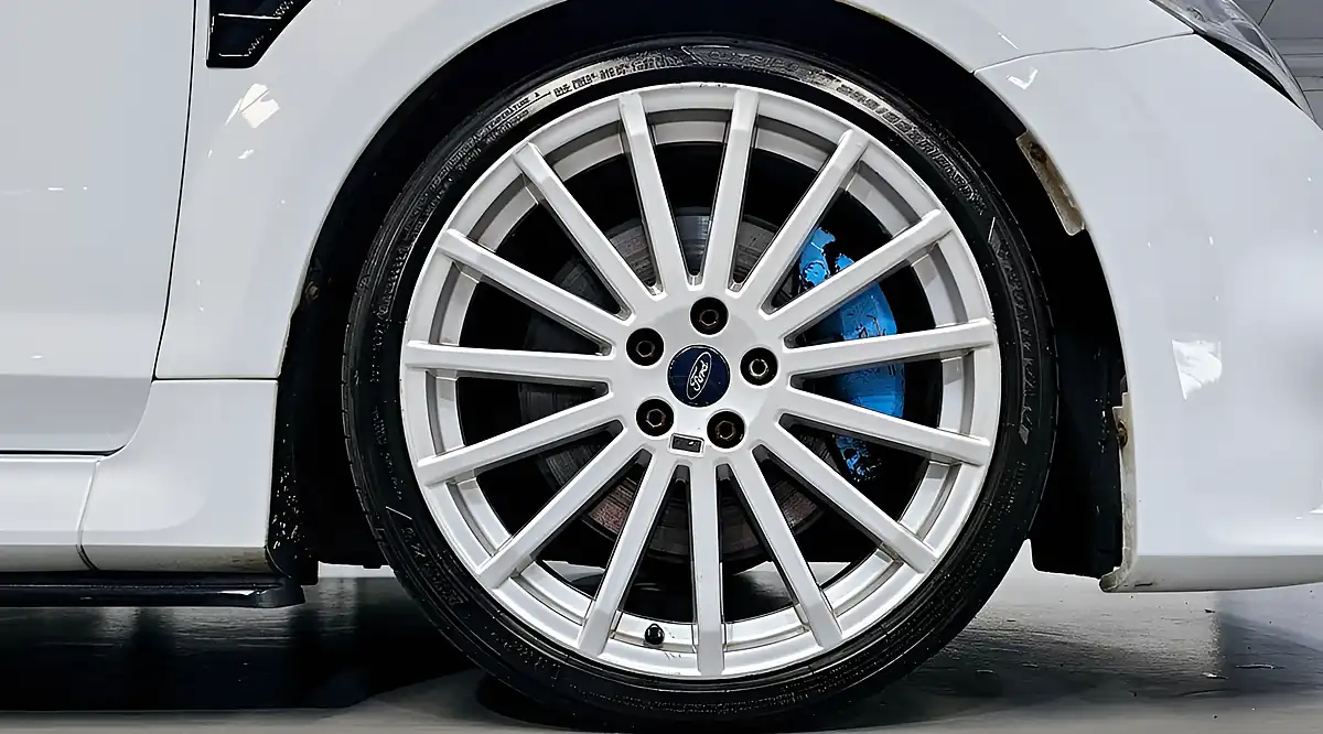 Used 2010 Ford Focus RS White - Interior and Exterior details 15