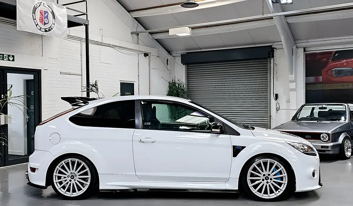 Used 2010 Ford Focus RS White - Interior and Exterior details 5