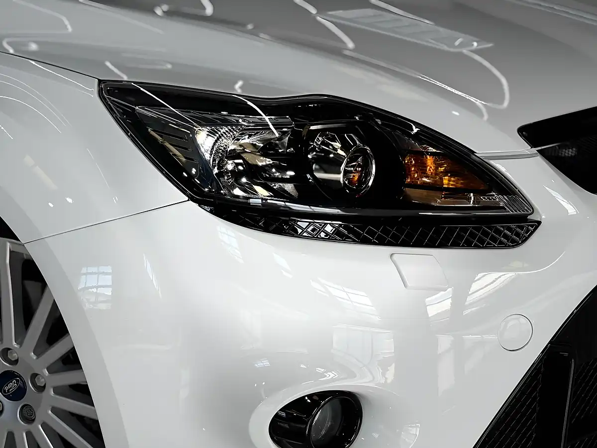 Used 2010 Ford Focus RS White - Interior and Exterior details 11