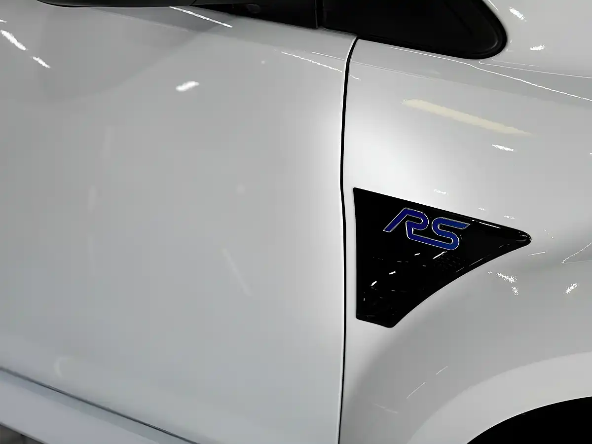 Used 2010 Ford Focus RS White - Interior and Exterior details 14