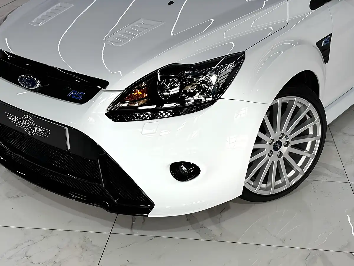 Used 2010 Ford Focus RS White - Interior and Exterior details 16