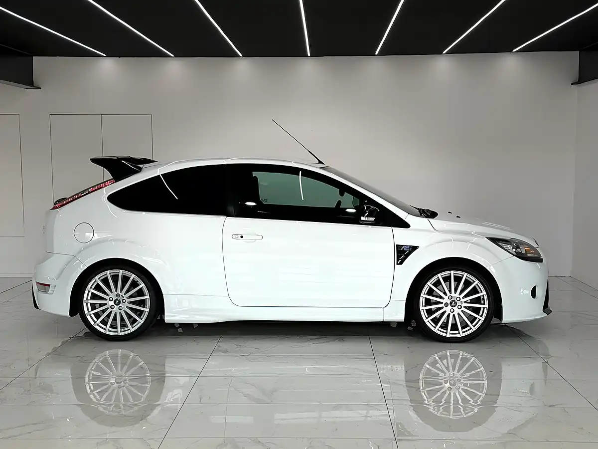 Used 2010 Ford Focus RS White - Interior and Exterior details 4