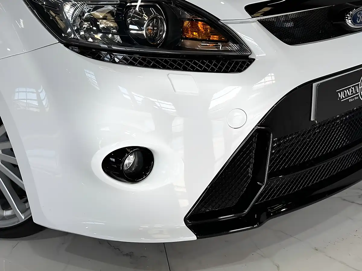 Used 2010 Ford Focus RS White - Interior and Exterior details 8