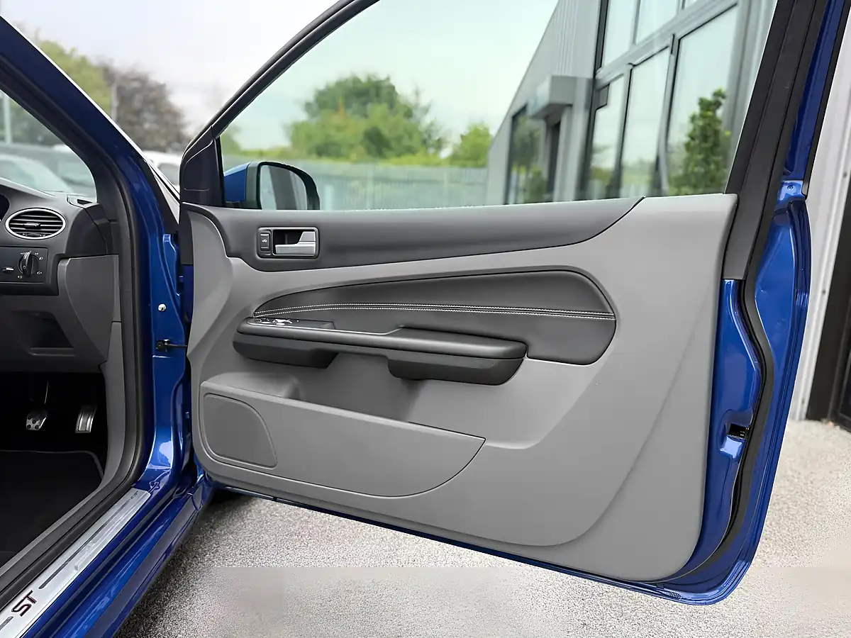 Used 2010 Ford Focus ST-3 Blue - Interior and Exterior details 9