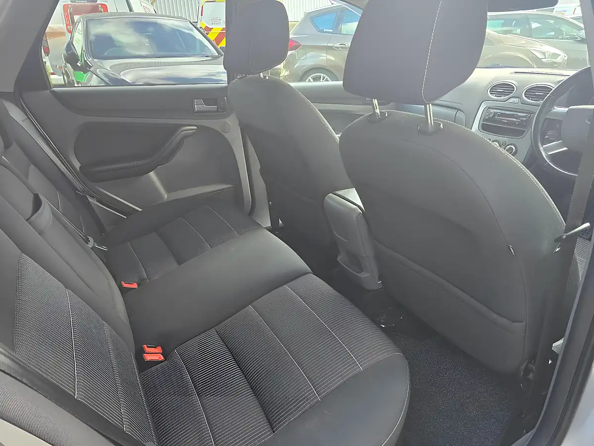 Used 2010 Ford Focus Titanium Silver - Interior and Exterior details 10