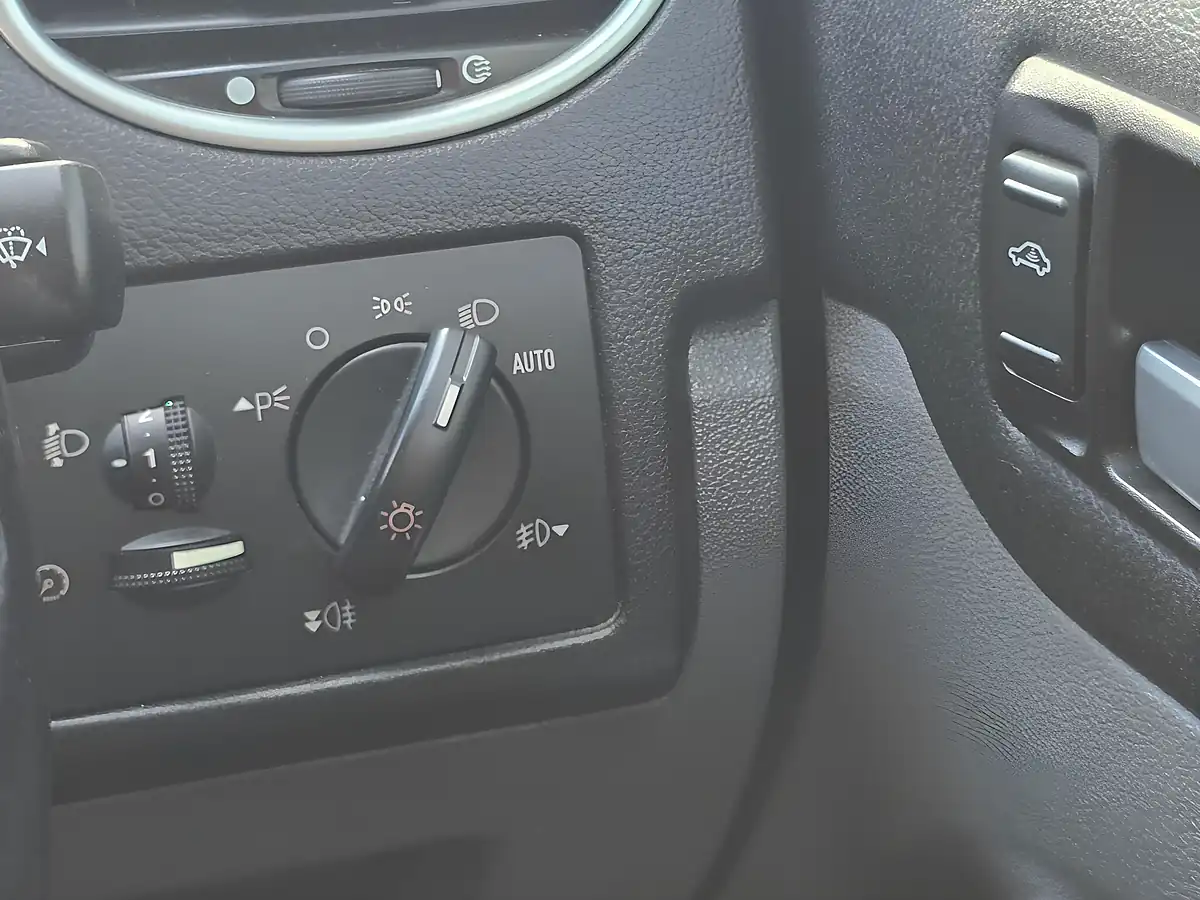 Used 2010 Ford Focus Titanium Silver - Interior and Exterior details 12
