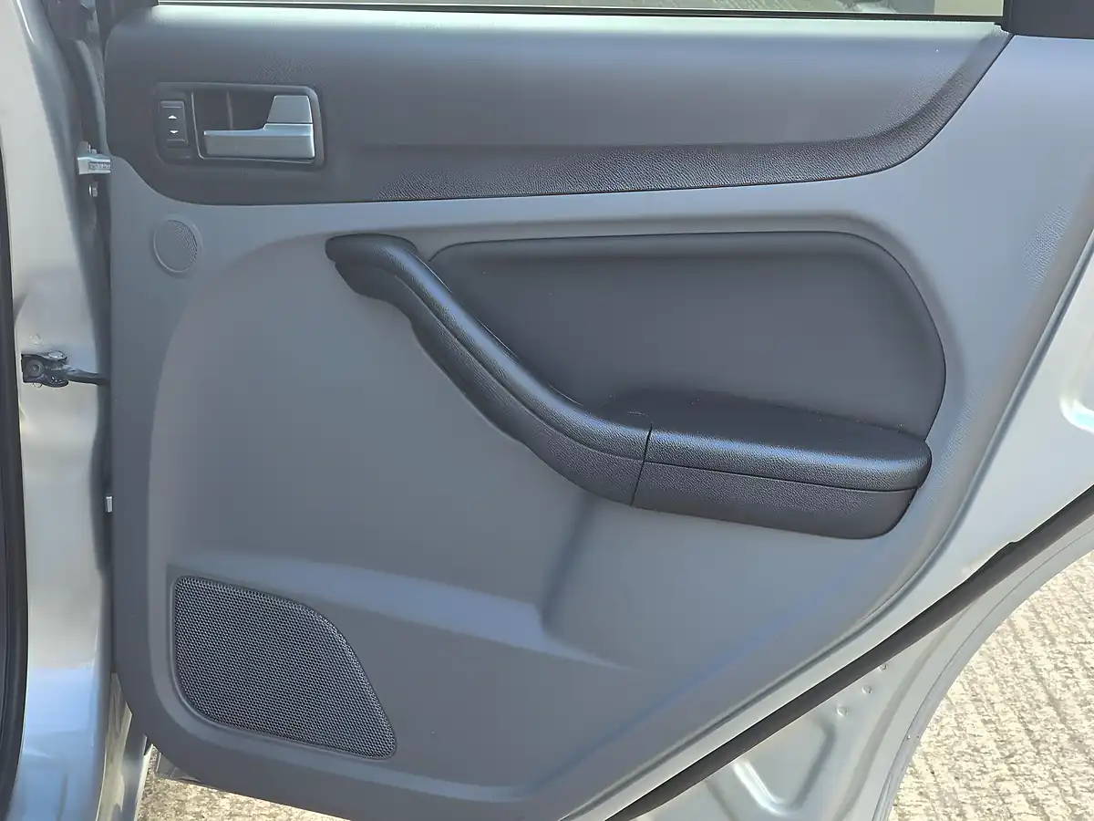 Used 2010 Ford Focus Titanium Silver - Interior and Exterior details 14